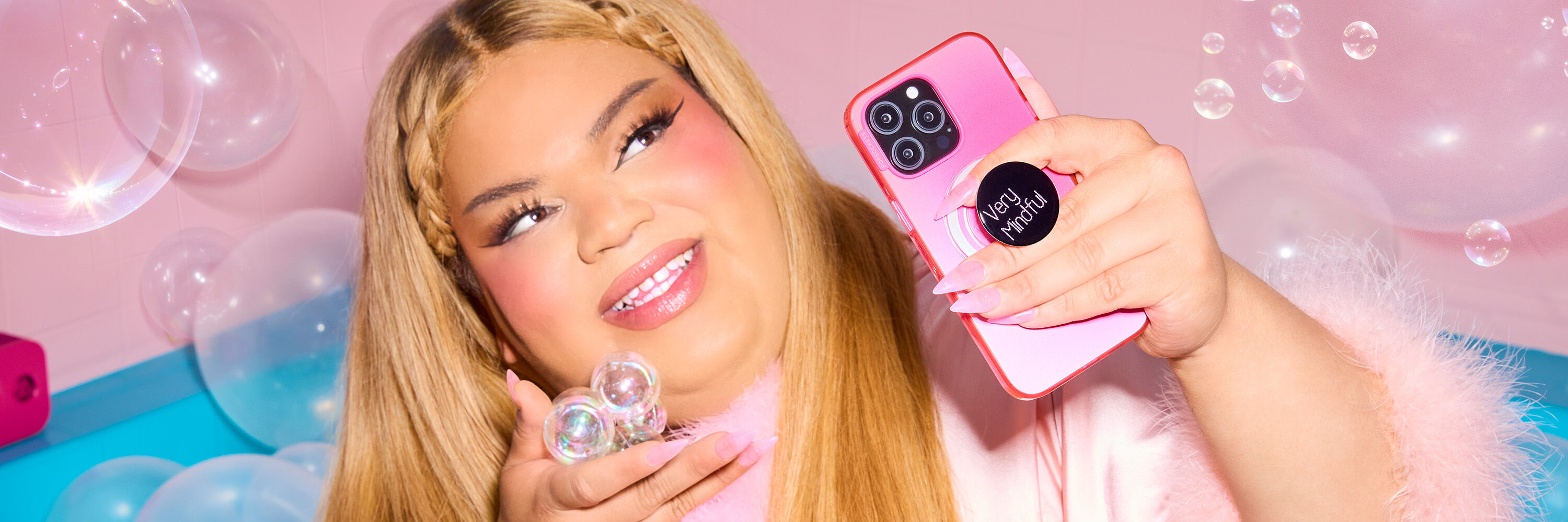 <p>Divas, You See How I Hold My Phone?</p>